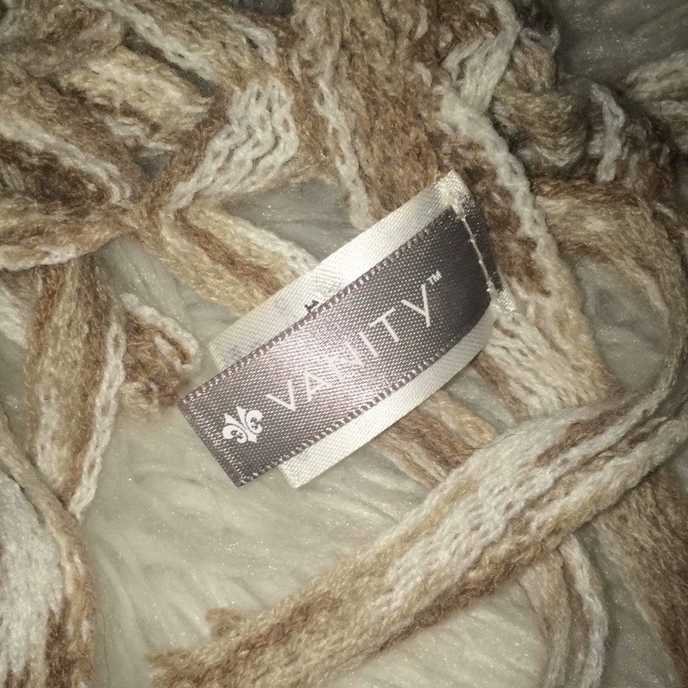 Vanity Infinity Scarf - Picture 6 of 6
